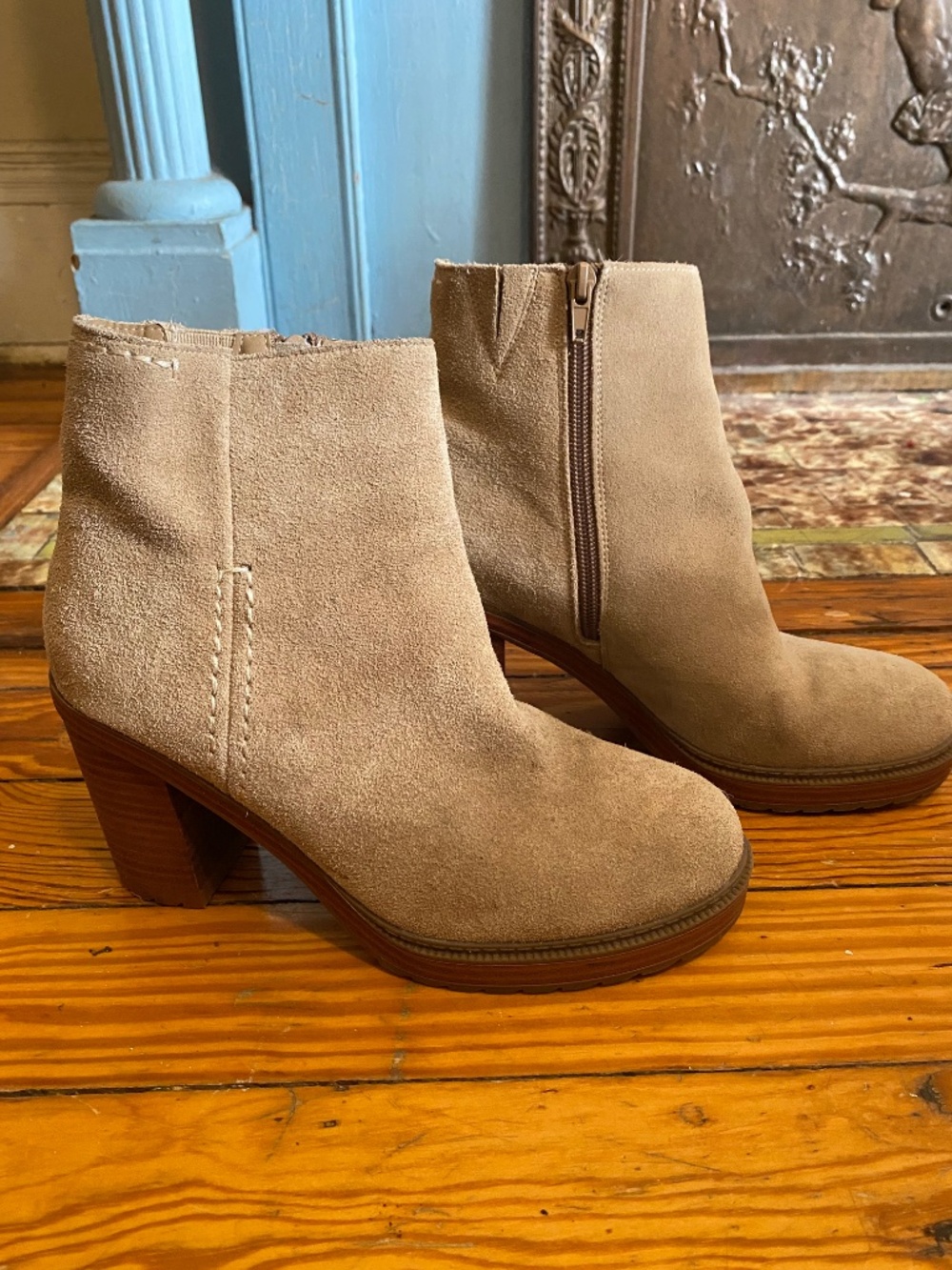 Crown Vintage Tan Suede Stacked Heel Bootie Size  7.5